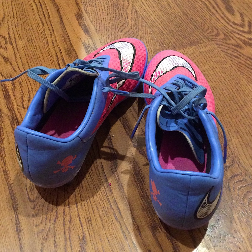 Nike Cleats - Picture 2 of 6